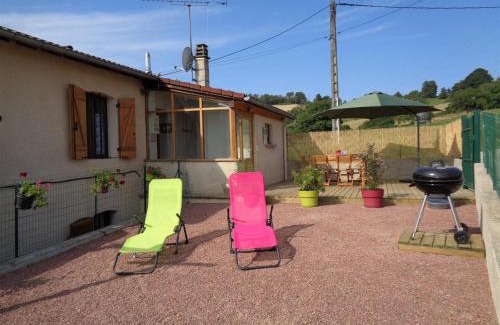 Saint-Marcel-dʼUrfe House | Charmant gîte à la ferme avec terrasse, proche Loire, Allier, Puy de Dôme, animaux bienvenus - FR-1-496-235