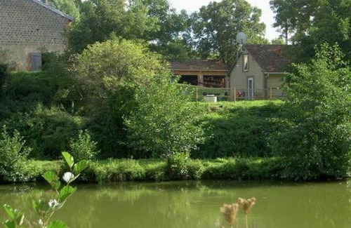 Chatel-de-Neuvre House | Charmant gîte rénové avec jardin, terrasse, cheminée et wifi - animaux acceptés - FR-1-489-22
