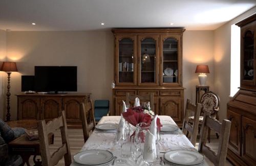 Montagney House | Charmant gîte rénové dans parc avec terrasse - FR-1-583-428