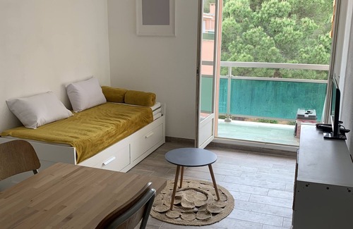 La Faviere Apartment | Charmant Studio