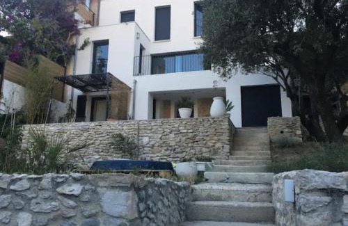 Bompard House | Charmant Studio avec terrasse, proche plage et ville