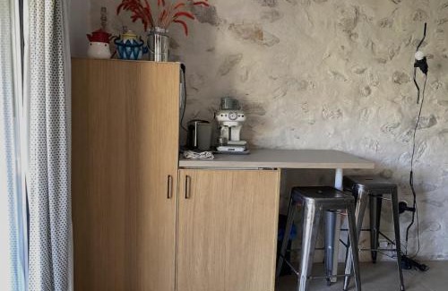 Bompard House | Charmant Studio avec terrasse, proche plage et ville