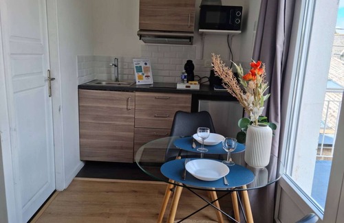 Chatellerault Apartment | Charmant studio terrasse en centre-ville