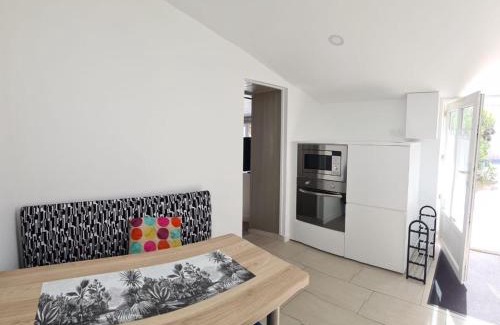 Saint-Vincent-sur-Jard House | Charmante maison rénovée avec jardin commun, proche plage et commerces, idéale pour 2 personnes - FR-1-426-509