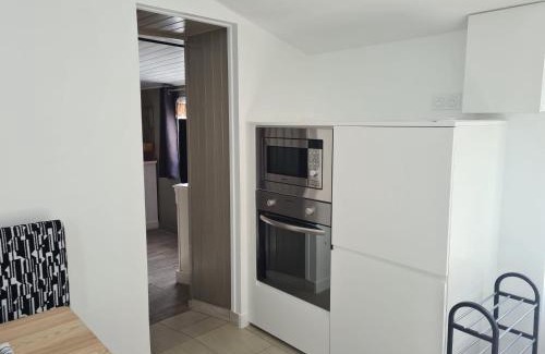Saint-Vincent-sur-Jard House | Charmante maison rénovée avec jardin commun, proche plage et commerces, idéale pour 2 personnes - FR-1-426-509
