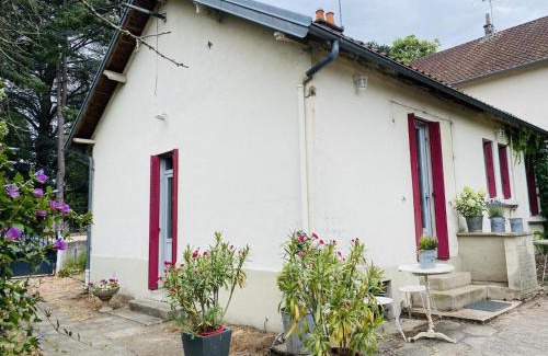 Yzeure House | Charmante maison avec jardin en face du parc, proche commerces et attractions touristiques - FR-1-489-333