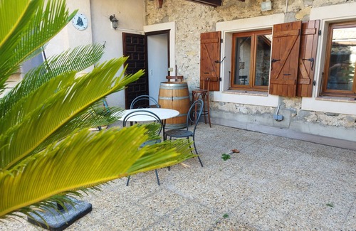 Argeliers House | Charmante Maison en Pierres Dans Village, 200m du Canal du Midi. 30 mn Plages