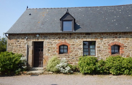 Louannec House | Charmante Maisonnette Rénovée, Proche Plage