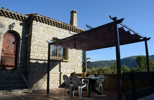 Sollies-Toucas Villa | Charmante villa en pierre, 6 personnes, piscine privée, propre, 16000m².