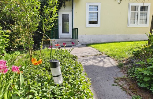 Langenzersdorf House | Charmantes Haus mit Terrasse in Großem Garten