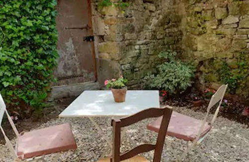 Saint-Antonin Noble Val Apartment | Charme, Confort au Centre Historique de St Antonin Noble Val