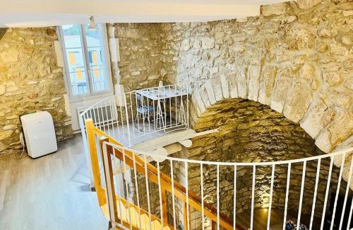 Chateauneuf-de-Gadagne Apartment | Charme unique sous les remparts