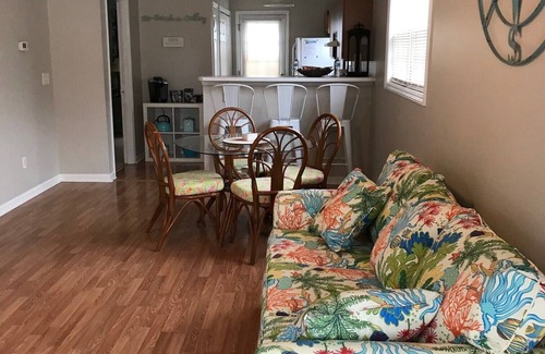 Myrtle Grove Cottage | Charmed Beach Getaway