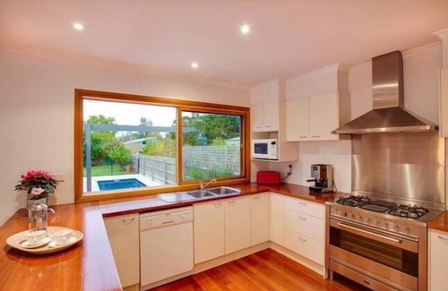 Tootgarook House | "Charmes" paradise by the shore with a private heated pool. Pet Friendly!