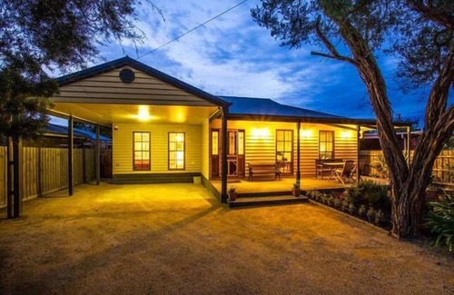 Tootgarook House | "Charmes" paradise by the shore with a private heated pool. Pet Friendly!