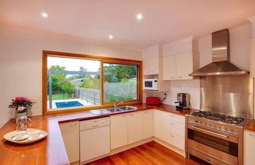 Tootgarook House | Charmes paradise by the shore, Tootgarook - 1 NIGHT FREE!* - Luxury 4 bedroom zoned house with heated pool