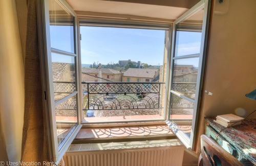 La Capelle-et-Masmolene House | Charming and cosy South of France village stone house
