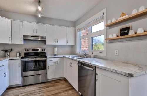 Canmore Apartment | CHARMING 1 Bdrm plus loft with VIEWS managed by Little Sister Getaways