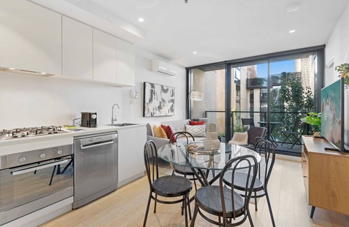 Collingwood Apartment | Charming 1-Bed Apartment with a Balcony