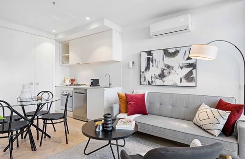 Collingwood Apartment | Charming 1-Bed Apartment with a Balcony