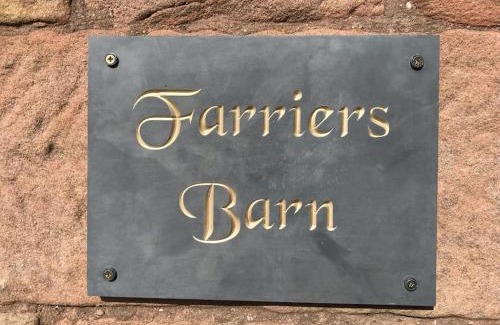 Cauldon Low House | Charming 1 Bed Peak District Cottage Barn - Alton Towers, Scarefest, Polar Bears, Chatsworth