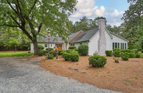 Southern Pines House | Charming 1-bedroom room with shared bath in Southern Pines with WiFi, AC