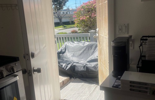 North Redondo House | Charming 1-bedroom house in Redondo Beach with AC, WiFi