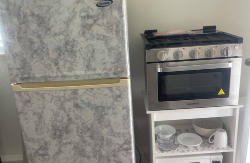 North Redondo House | Charming 1-bedroom house in Redondo Beach with AC, WiFi