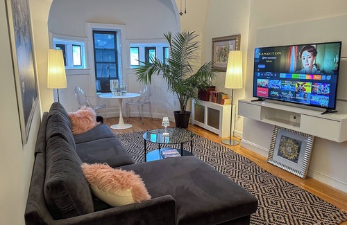 Lincoln Square Apartment | Charming 1-bedroom/1-loft apartment in awesome NYC location with AC, WiFi