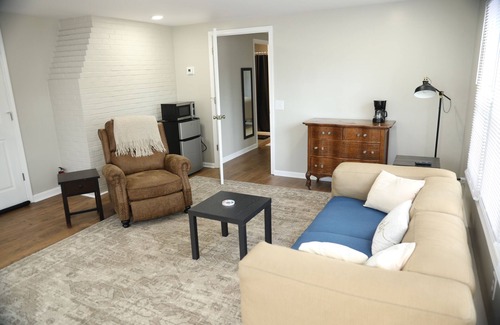 Waynesboro Apartment | Charming 1-bedroom apartment, with Wi-Fi, A/C in historic Waynesboro, VA