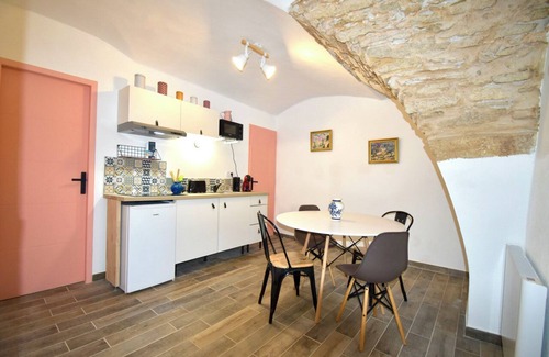 Remoulins Apartment | Charming 1-bedroom apartment in the historic village centre of Remoulins