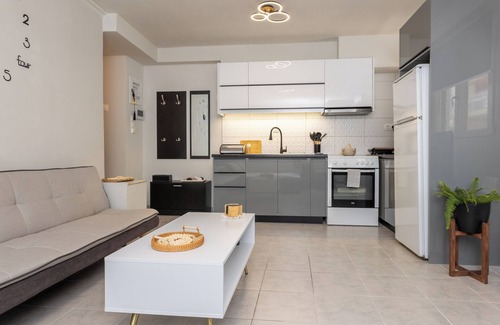 Keratsinion Apartment | Charming 1-bedroom apartment in fabulous Keratsini with WiFi, AC