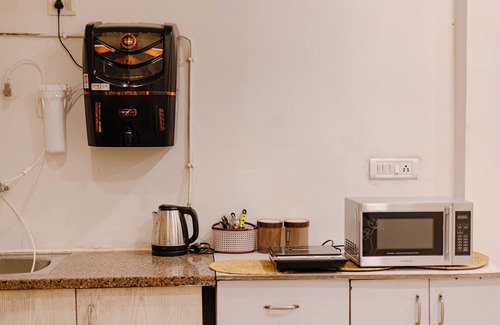 Chhatarpur Apartment | Charming 1-bedroom apartment in wonderful New Delhi with AC, WiFi