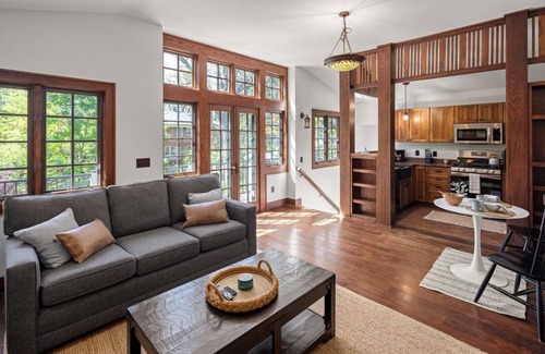 Kenilworth Apartment | Charming 1-bedroom apartment in brilliant Asheville with WiFi, AC