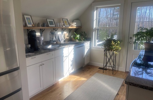 Kennebunk Apartment | Charming 1-bedroom apartment with WiFi, AC in awesome Kennebunk.