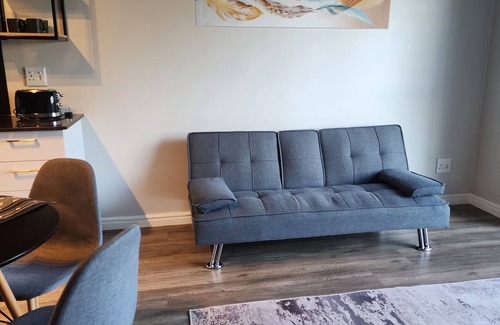 Koelenhof House | Charming 1-bedroom apartment in superb Cape Town with WiFi