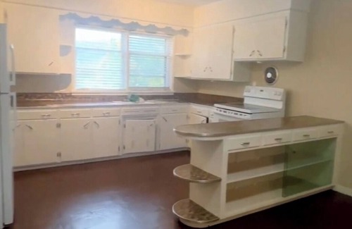 Central Okanagan Apartment | Charming 1-bedroom apartment in fabulous Kelowna with WiFi