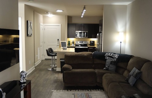Addison Apartment | Charming 1-bedroom apartment in delightful Addison with WiFi, AC, fitness room