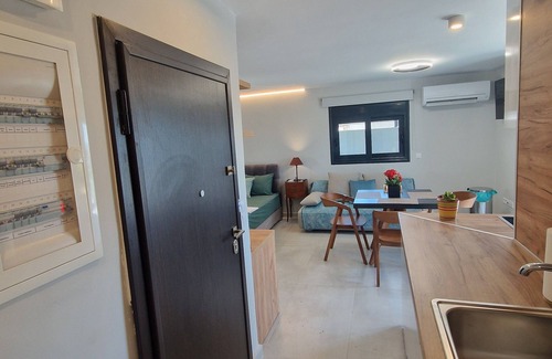 Ano Patisia Apartment | Charming 1-bedroom apartment in brilliant Athina with AC, WiFi
