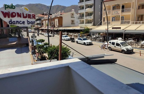 Icmeler City Center Apartment | Charming 1-bedroom apartment in marvelous Muğla with AC