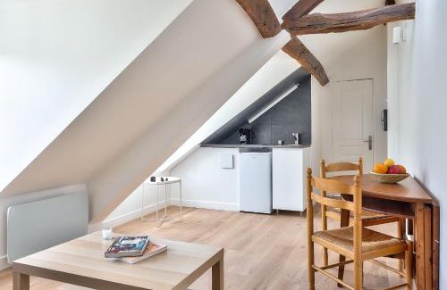 Quartier de la Porte-Saint-Denis Apartment | Charming 1 Bedroom Apt in the Heart of Paris (6F)