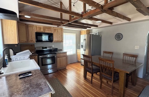Pendleton Cottage | Charming 1-bedroom cottage with WiFi and AC in delightful Pendleton