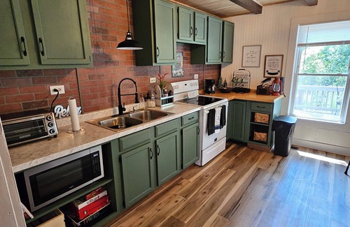 Salisbury House | Charming 1-bedroom country getaway in serene Salisbury