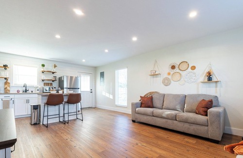 Afton Cottage | Charming 1-bedroom cottage with WiFi and AC near Monkey Island and Grand Lake