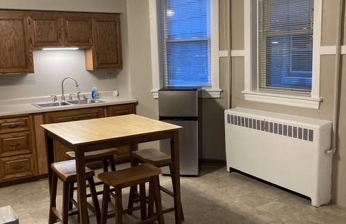 North Center Apartment | Charming 1 Bedroom entire Apartment - 1 Mile from Wrigley