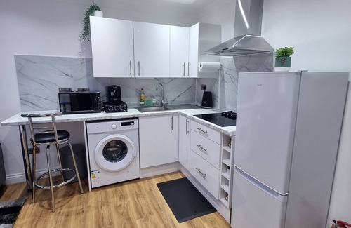 Little Holland House | Charming 1-bedroom Garden Apartment