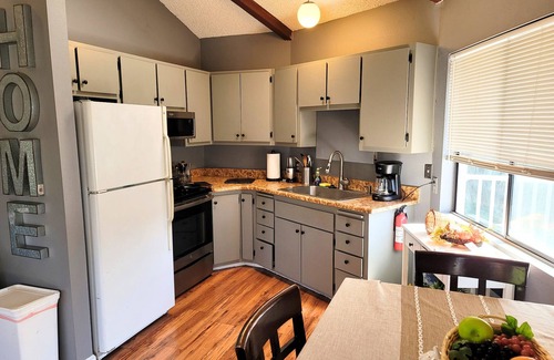 Allied Gardens House | Charming 1-bedroom Guest House in fabulous San Diego with AC, WiFi, TV