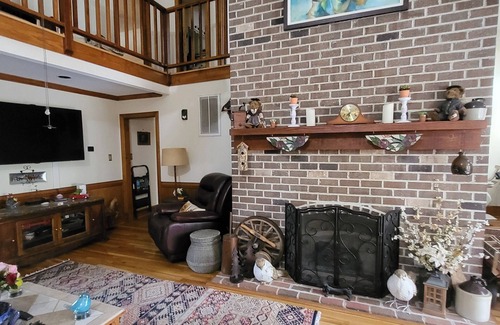 Petersburg House | Charming 1-bedroom house in Petersburg with AC, WiFi. Enjoy your stay