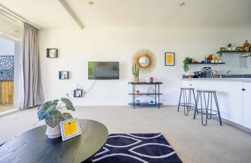 Orakei House | Charming 1-Bedroom Home in Prestigious Orakei