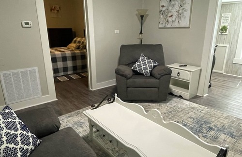 Belvedere House | Charming 1-bedroom house with WiFi, AC in lovely Belvedere